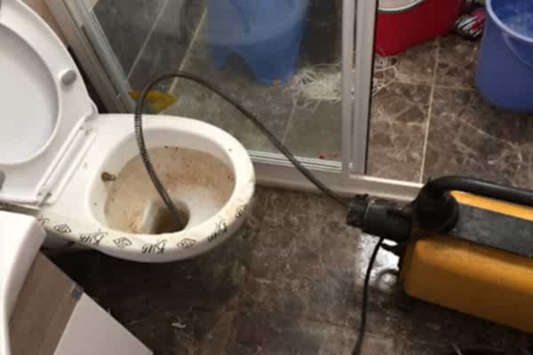 Klozet Tıkanıklığı Açma